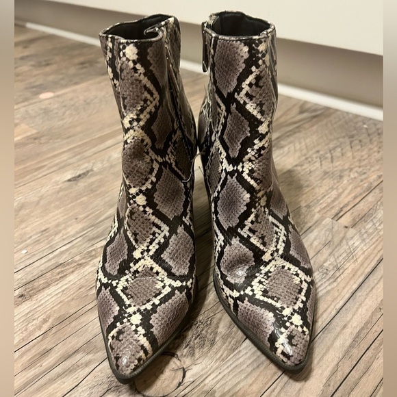 Circus by Sam Edelman Women's Grey and Black Boots - Picture 2 of 8